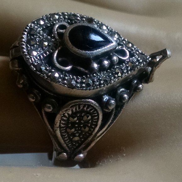 Vintage Unique Rare Collectible Poison Black Onyx Marcasite Gemstone Ring - Picture 6 of 12